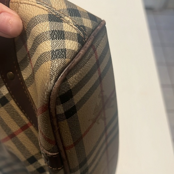 Pre-Loved Burberry handbag in great condition - Picture 12 of 14